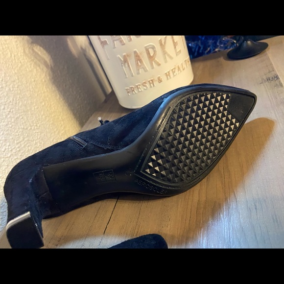 Aerosoles black suede ankle boots size 9 - Picture 5 of 6